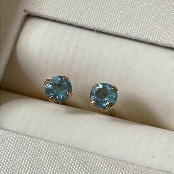 Round cut Blue Topaz Stud Earrings 14K Yellow Gold - Picture 8 of 8